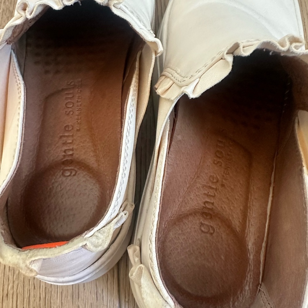 Ruffled Cream Colored Extremely Comfortable Flats. - image 4